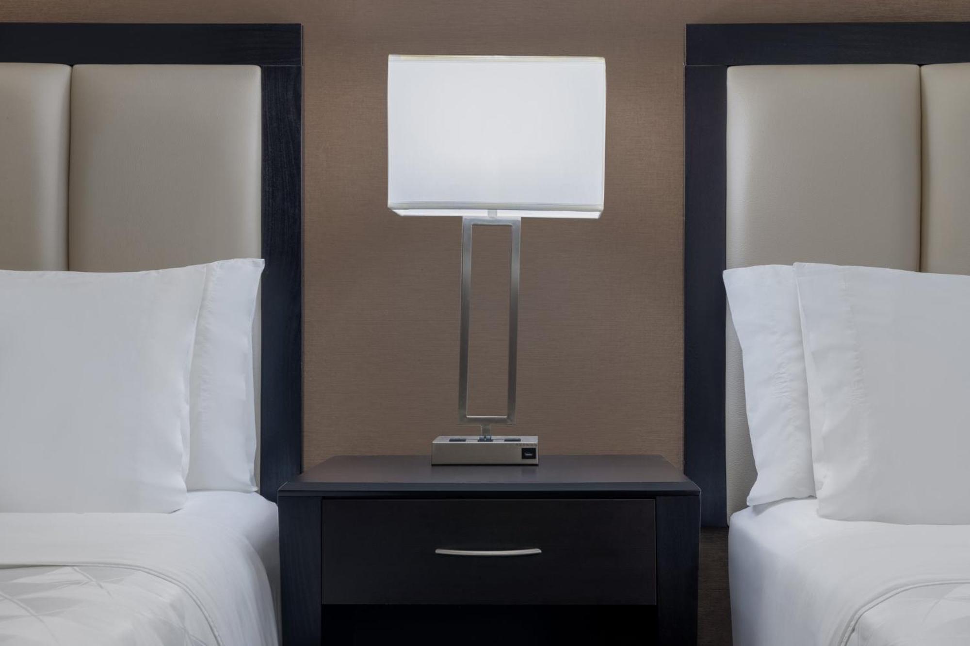 Holiday Inn Des Moines-Airport Conf Center By Ihg Zewnętrze zdjęcie